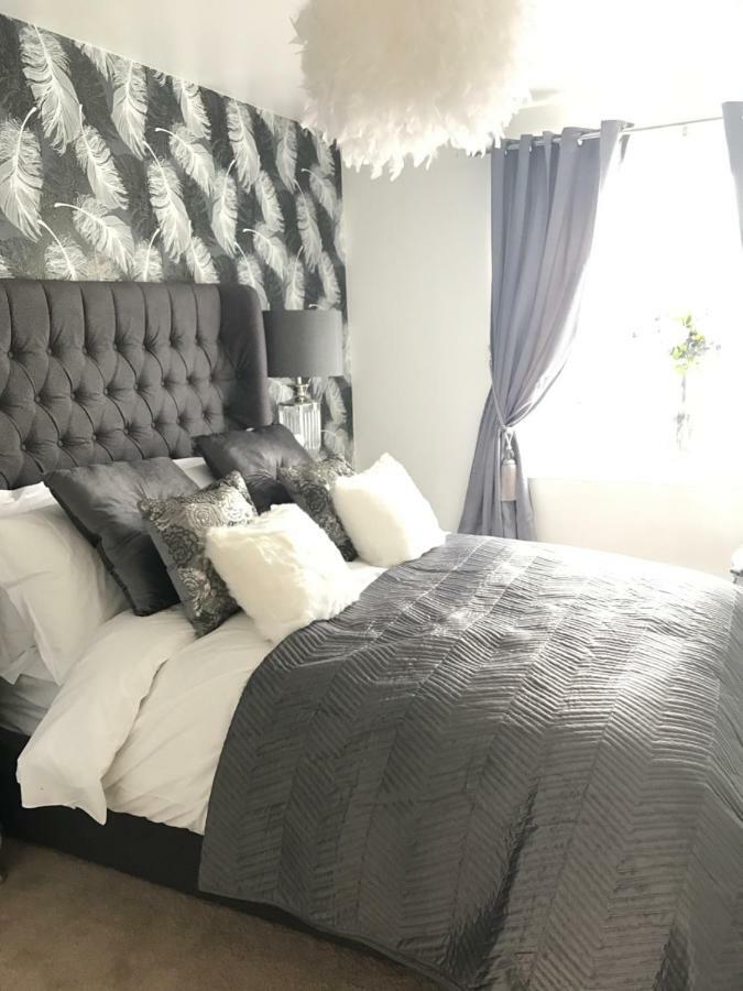 Luxury 2 Bed Apartment ウィットニー エクステリア 写真