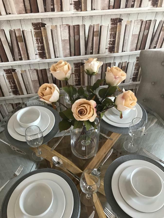 Luxury 2 Bed Apartment ウィットニー エクステリア 写真