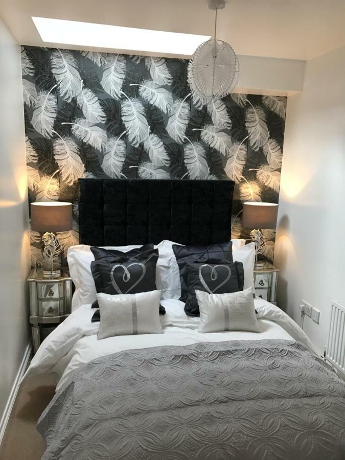 Luxury 2 Bed Apartment ウィットニー エクステリア 写真
