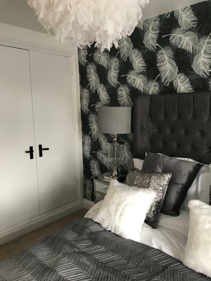 Luxury 2 Bed Apartment ウィットニー エクステリア 写真