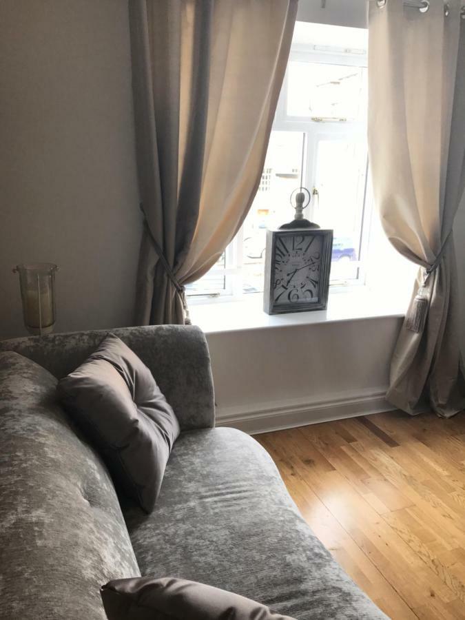 Luxury 2 Bed Apartment ウィットニー エクステリア 写真
