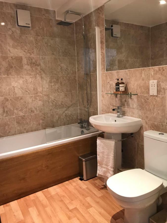 Luxury 2 Bed Apartment ウィットニー エクステリア 写真