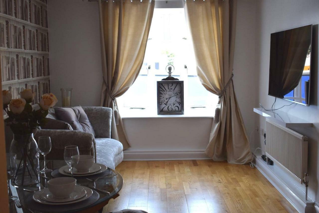 Luxury 2 Bed Apartment ウィットニー エクステリア 写真